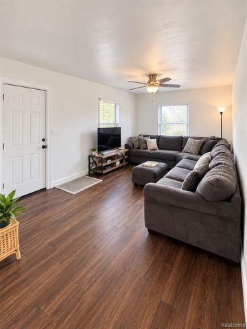 1025 E Mandeville Street, Burton, MI 48529