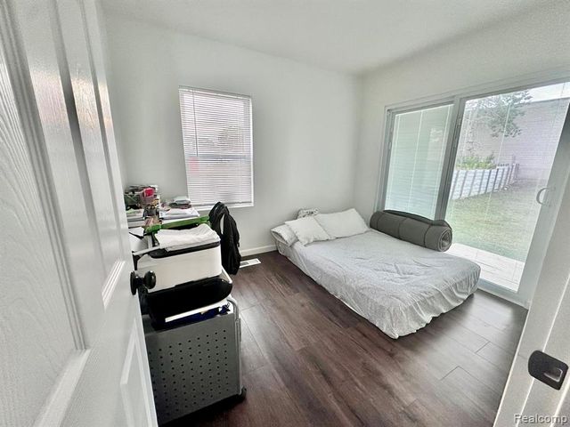 1025 E Mandeville Street, Burton, MI 48529