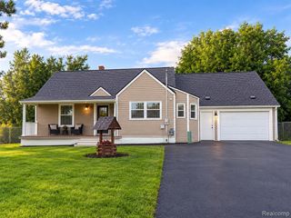 1025 E Mandeville Street, Burton, MI 48529