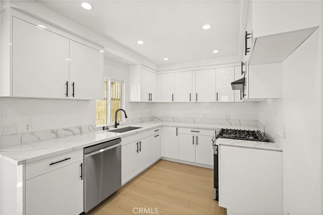 7010 Lennox Avenue, Van Nuys, CA 91405