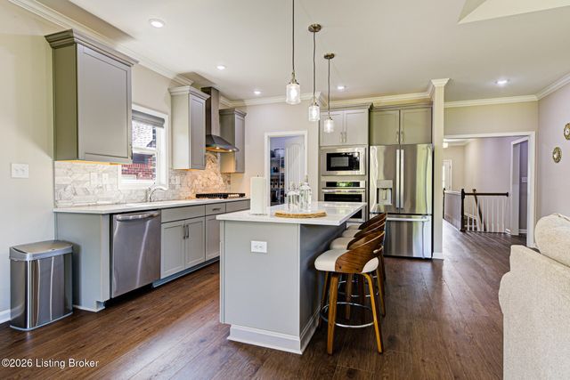 16021 Cumberland Lake Cir, Louisville, KY 40245