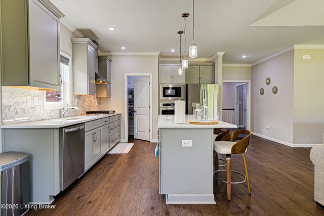 16021 Cumberland Lake Cir, Louisville, KY 40245