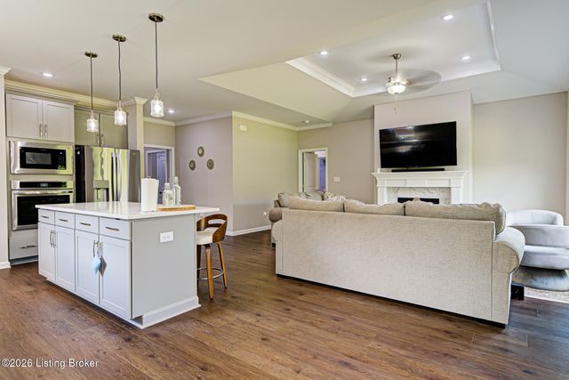 16021 Cumberland Lake Cir, Louisville, KY 40245