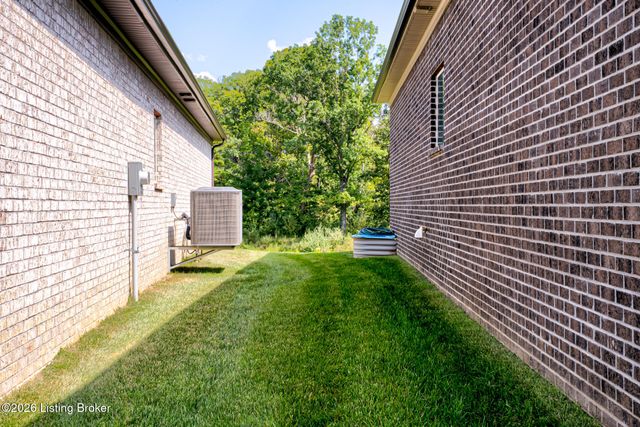 16021 Cumberland Lake Cir, Louisville, KY 40245