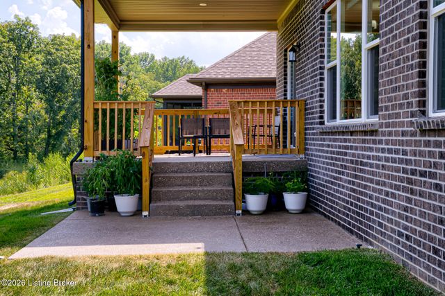 16021 Cumberland Lake Cir, Louisville, KY 40245