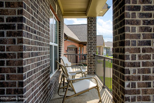 16021 Cumberland Lake Cir, Louisville, KY 40245