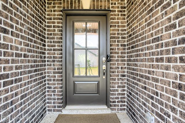 16021 Cumberland Lake Cir, Louisville, KY 40245