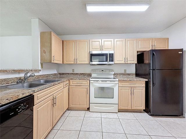 11205 W Atlantic Blvd 104, Coral Springs, FL 33071