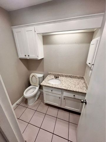 1928 Holleman Drive W, College Station, TX 77840