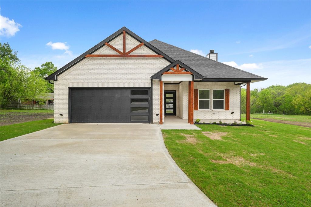 601 S Dallas Street, Palmer, TX 75152
