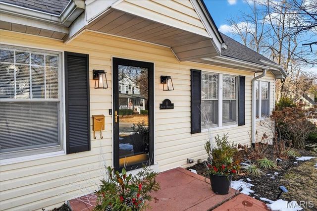 8 S Moreland Avenue, St Louis, MO 63122