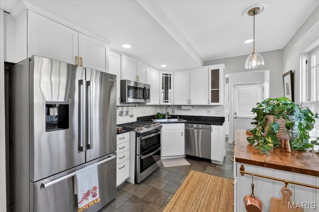 8 S Moreland Avenue, St Louis, MO 63122