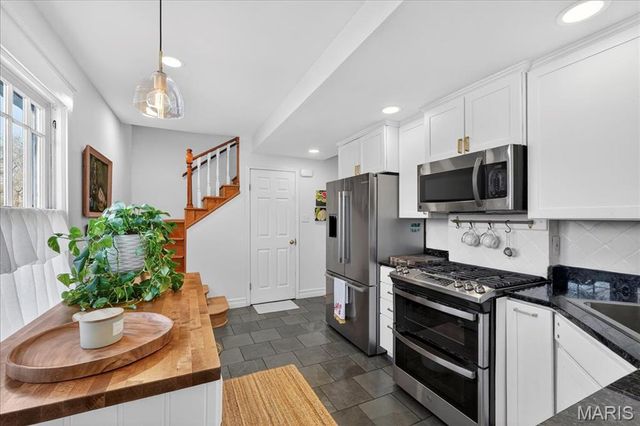 8 S Moreland Avenue, St Louis, MO 63122