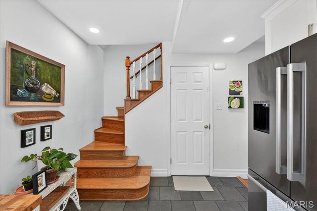 8 S Moreland Avenue, St Louis, MO 63122