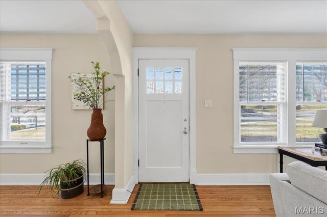 8 S Moreland Avenue, St Louis, MO 63122