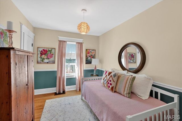 8 S Moreland Avenue, St Louis, MO 63122