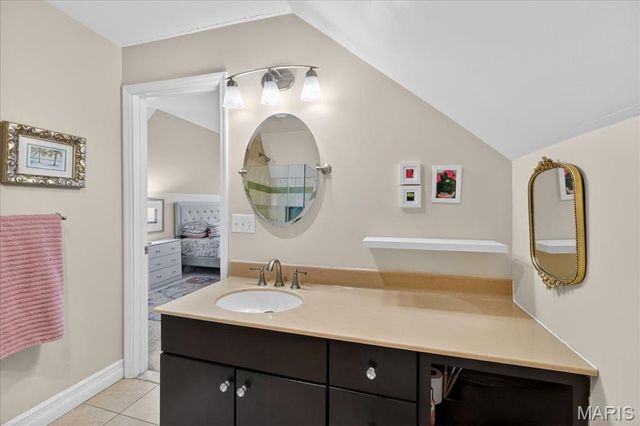 8 S Moreland Avenue, St Louis, MO 63122