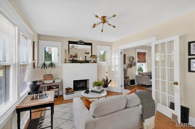 8 S Moreland Avenue, St Louis, MO 63122