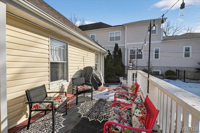 8 S Moreland Avenue, St Louis, MO 63122