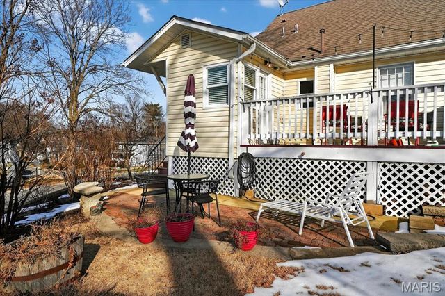 8 S Moreland Avenue, St Louis, MO 63122