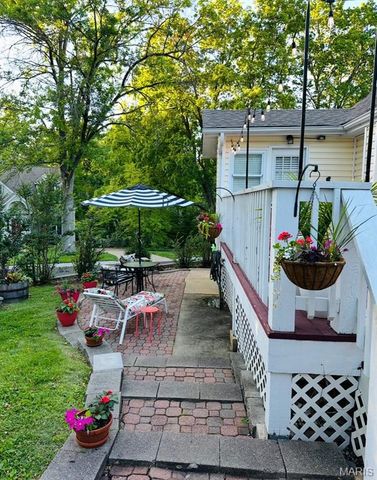 8 S Moreland Avenue, St Louis, MO 63122