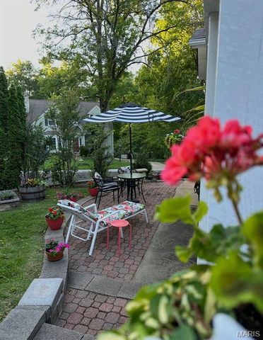 8 S Moreland Avenue, St Louis, MO 63122