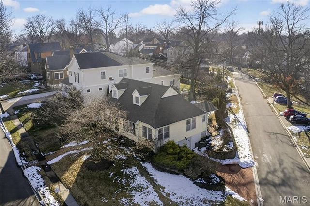 8 S Moreland Avenue, St Louis, MO 63122