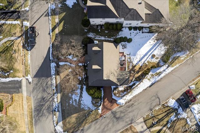 8 S Moreland Avenue, St Louis, MO 63122