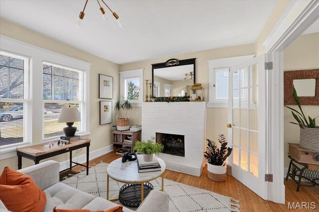 8 S Moreland Avenue, St Louis, MO 63122