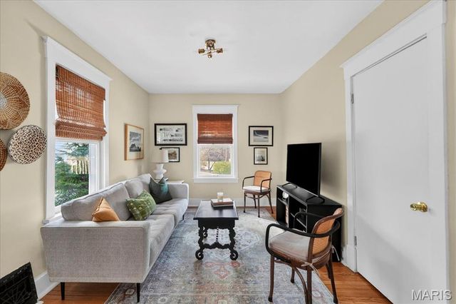 8 S Moreland Avenue, St Louis, MO 63122