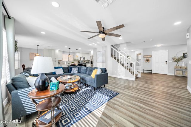 10617 W DALEY Lane, Peoria, AZ 85383