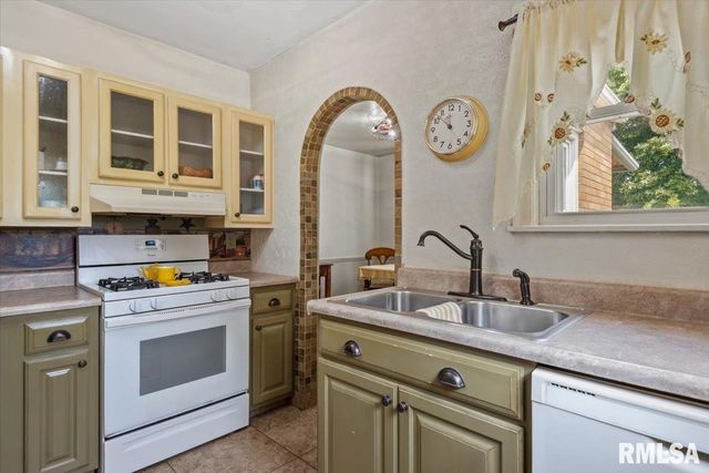 5 WESTWOOD Terrace, Springfield, IL 62702