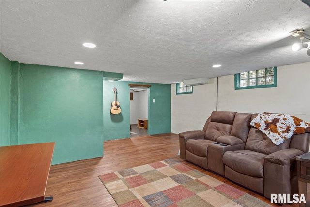 5 WESTWOOD Terrace, Springfield, IL 62702
