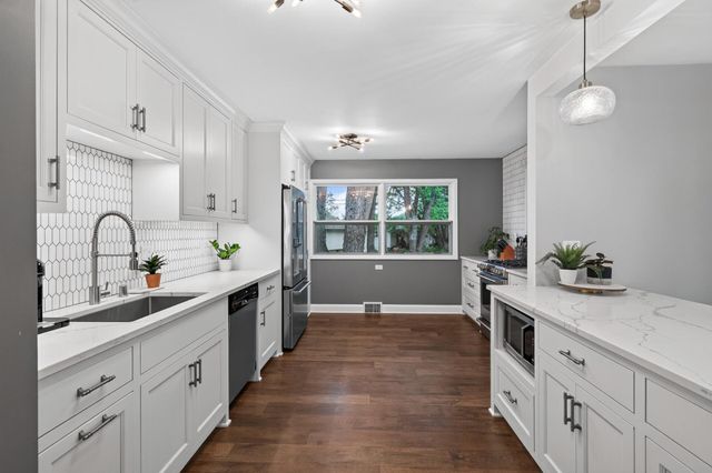 5221 Quebec Avenue N, New Hope, MN 55428