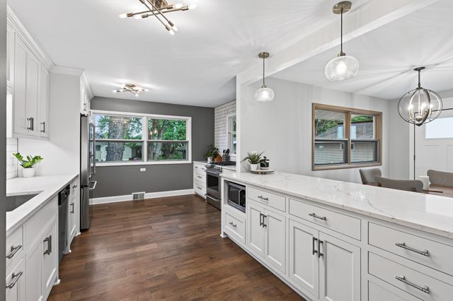 5221 Quebec Avenue N, New Hope, MN 55428