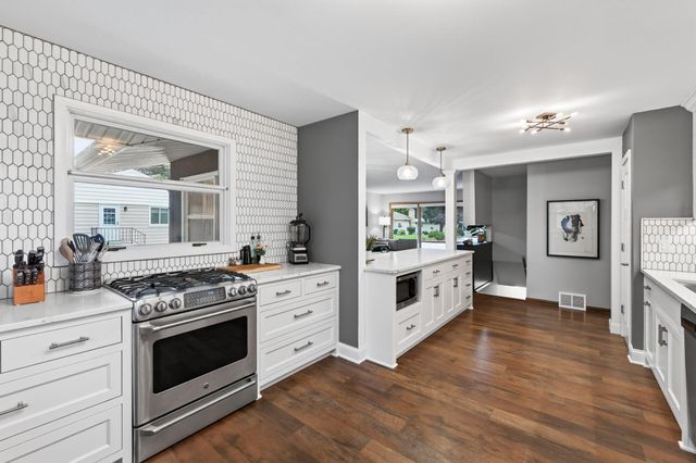 5221 Quebec Avenue N, New Hope, MN 55428