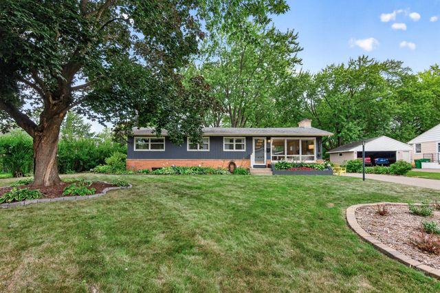 5221 Quebec Avenue N, New Hope, MN 55428