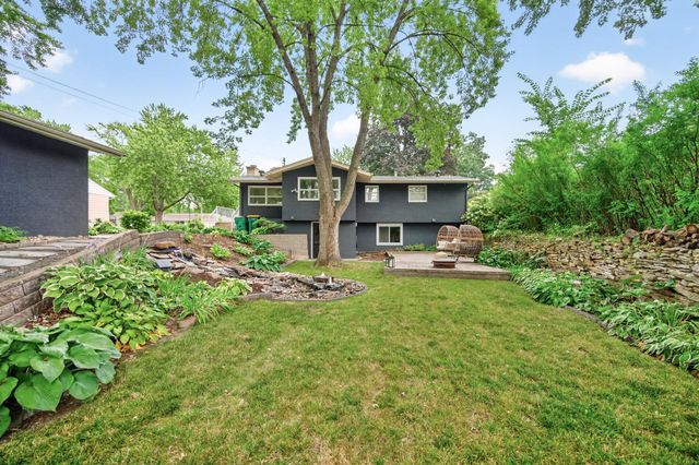 5221 Quebec Avenue N, New Hope, MN 55428