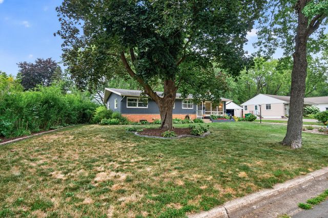 5221 Quebec Avenue N, New Hope, MN 55428