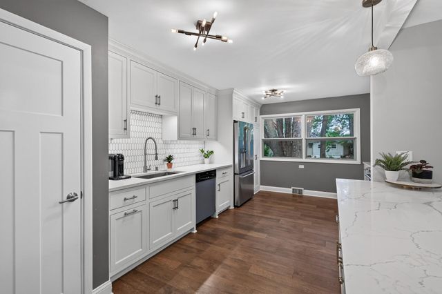 5221 Quebec Avenue N, New Hope, MN 55428