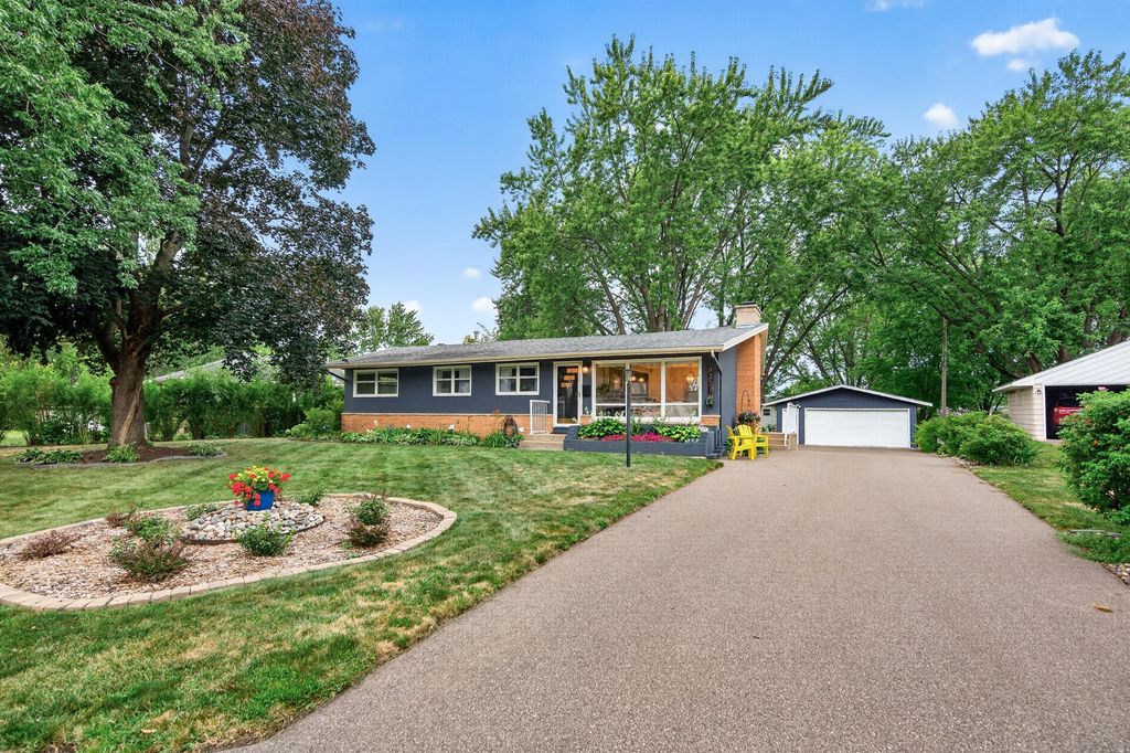 5221 Quebec Avenue N, New Hope, MN 55428
