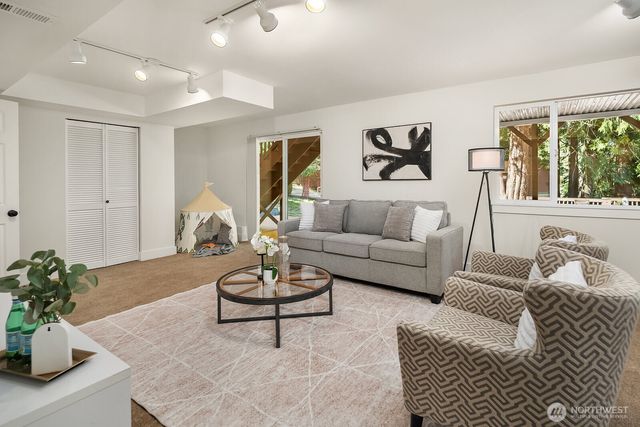 22706 NE 12th Place, Sammamish, WA 98074