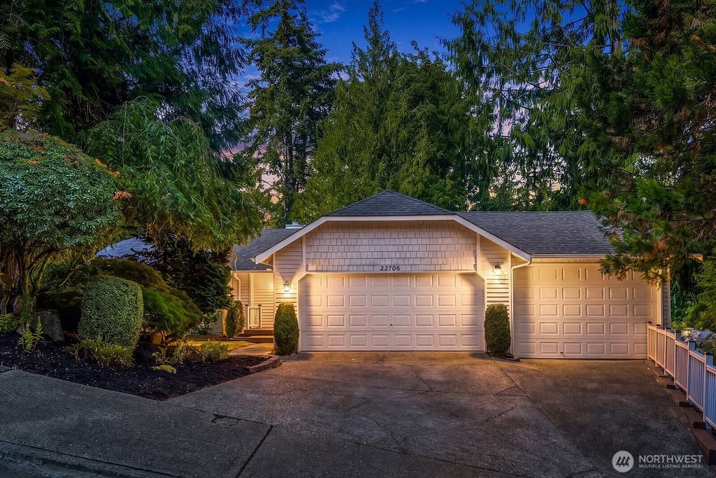 22706 NE 12th Place, Sammamish, WA 98074