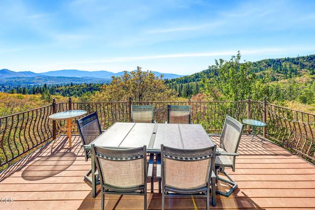 1076 NW Starlite Place, Grants Pass, OR 97526