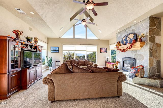 1076 NW Starlite Place, Grants Pass, OR 97526