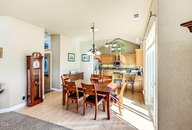 1076 NW Starlite Place, Grants Pass, OR 97526