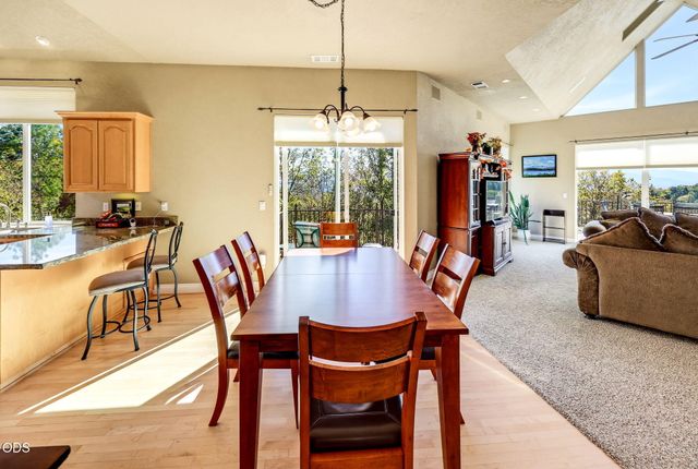 1076 NW Starlite Place, Grants Pass, OR 97526