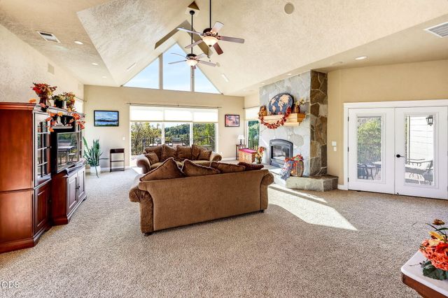 1076 NW Starlite Place, Grants Pass, OR 97526