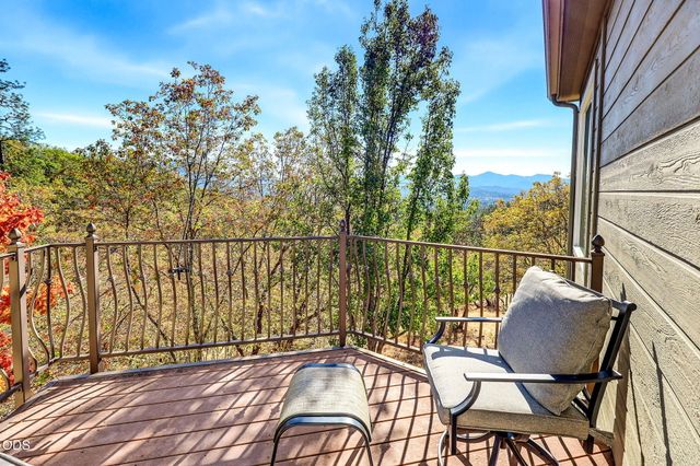 1076 NW Starlite Place, Grants Pass, OR 97526