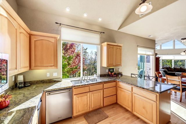 1076 NW Starlite Place, Grants Pass, OR 97526